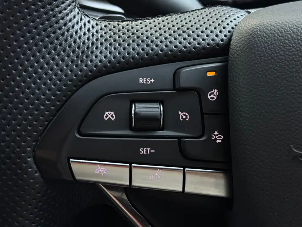 Cadillac XT6 — фото 15