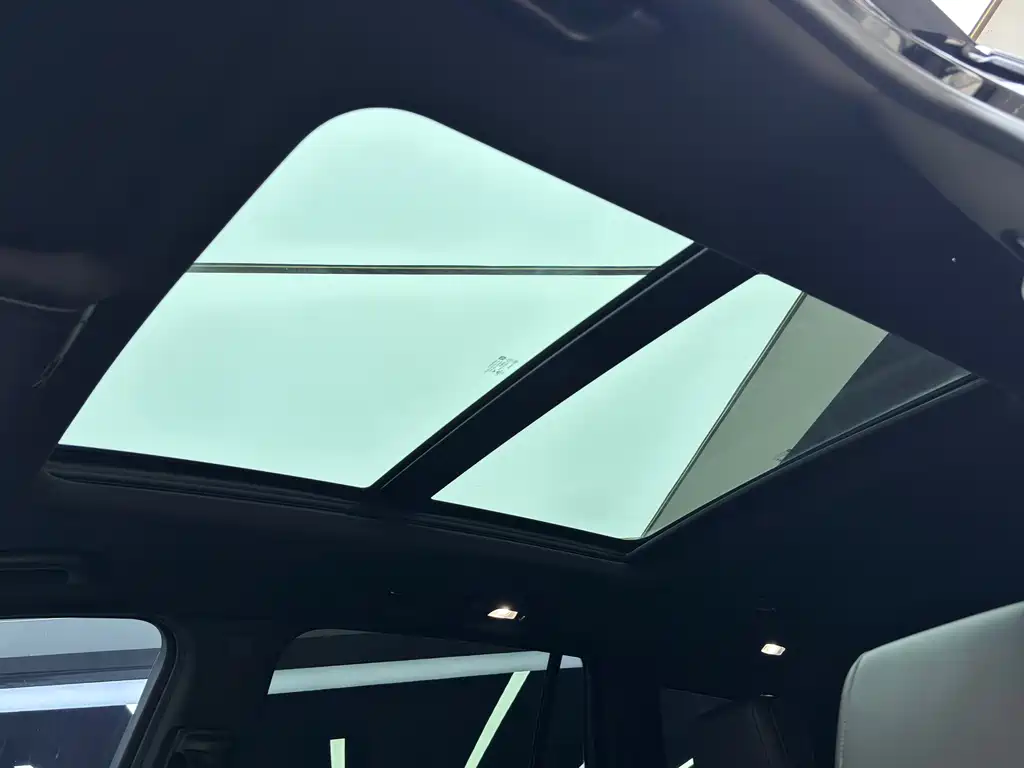 Cadillac XT6 — фото 20
