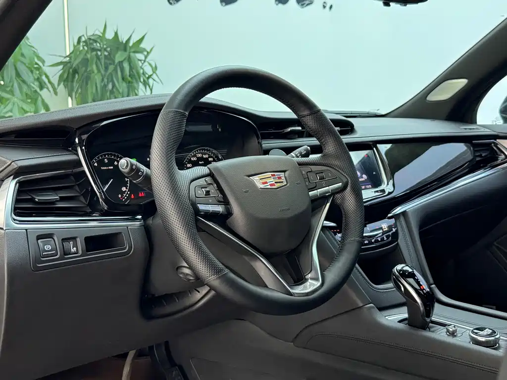 Cadillac XT6 — фото 8