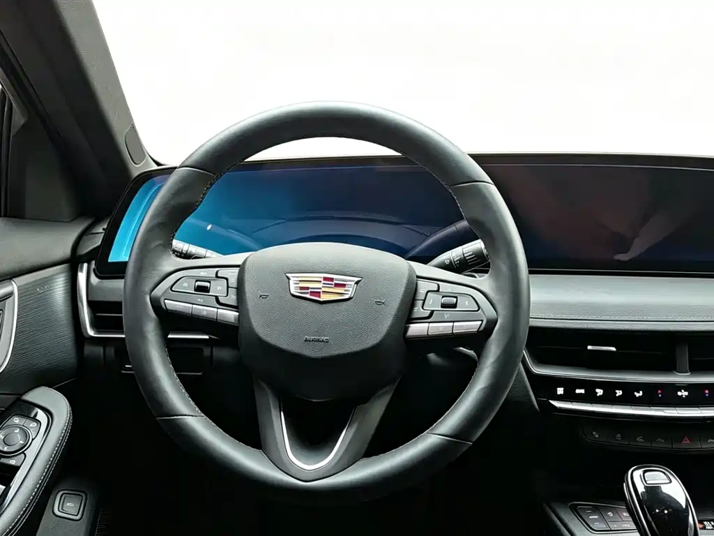 Cadillac CT5 — фото 8