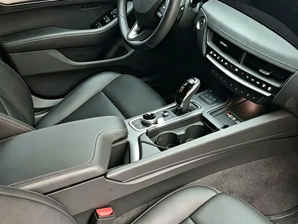 Cadillac CT5 — фото 9