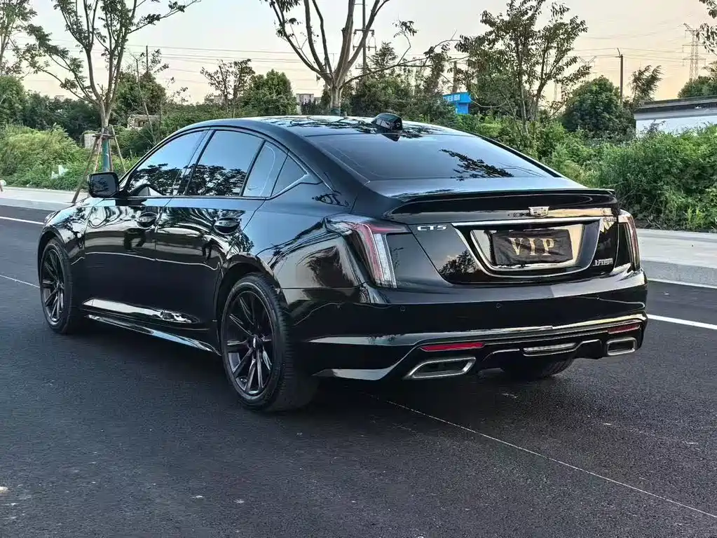 Cadillac CT5 — фото 9