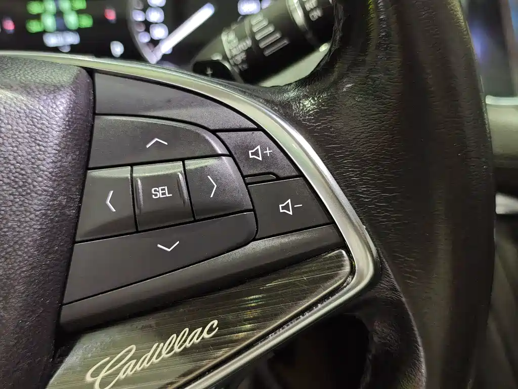Cadillac XT5 — фото 18