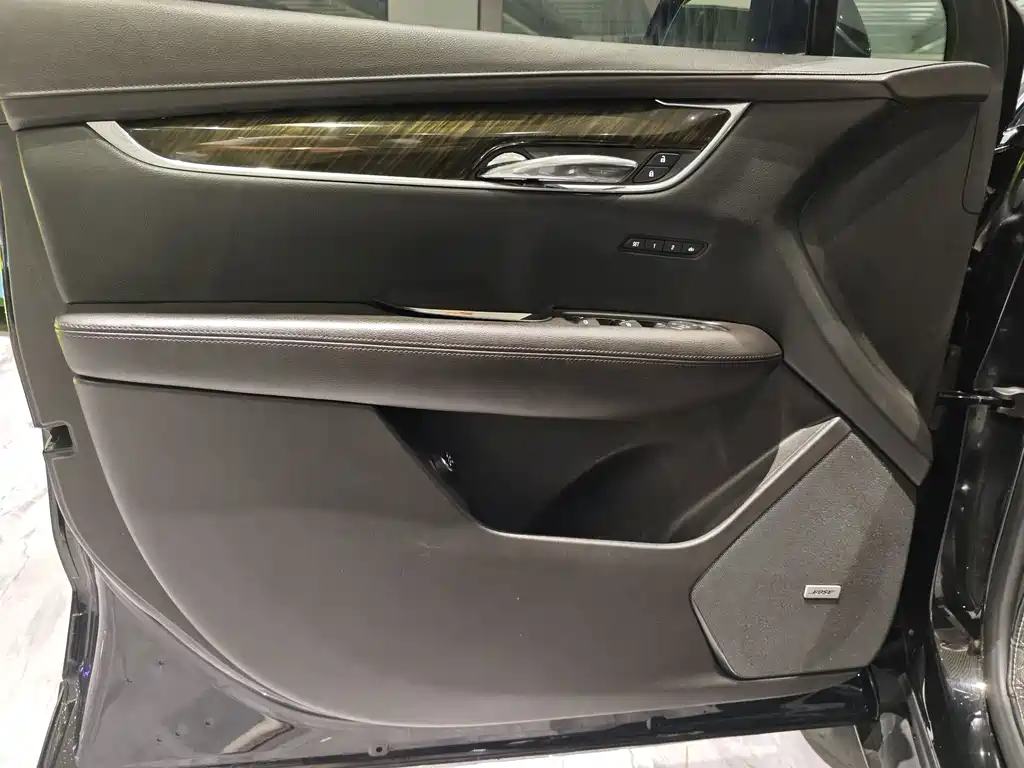 Cadillac XT5 — фото 21