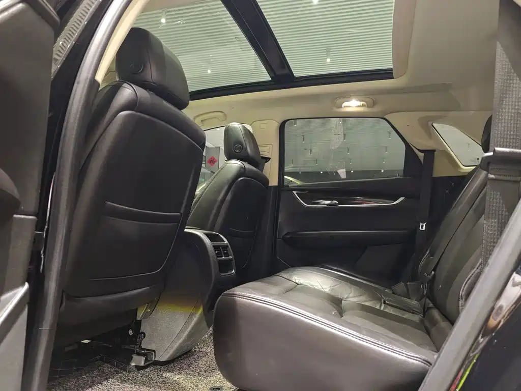 Cadillac XT5 — фото 24