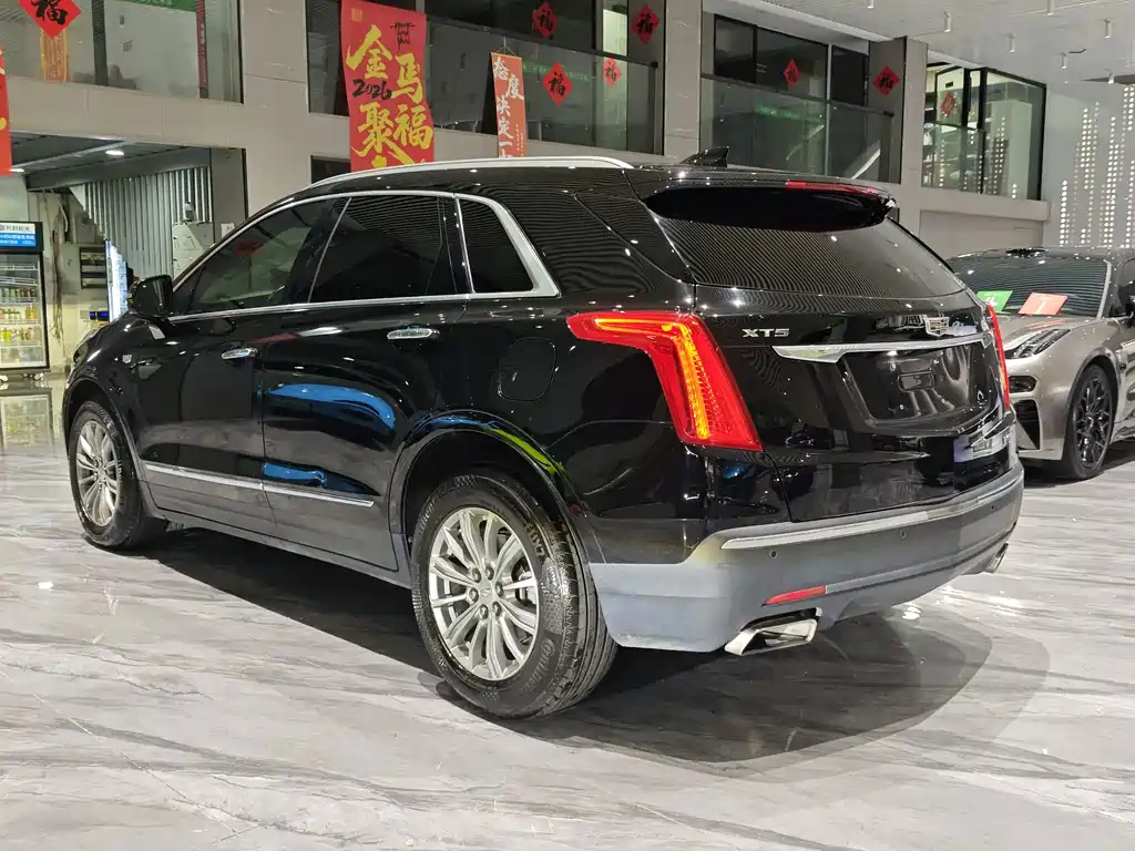 Cadillac XT5 — фото 7