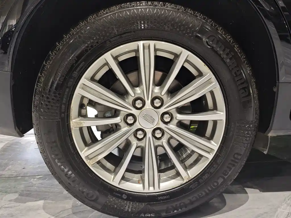Cadillac XT5 — фото 10