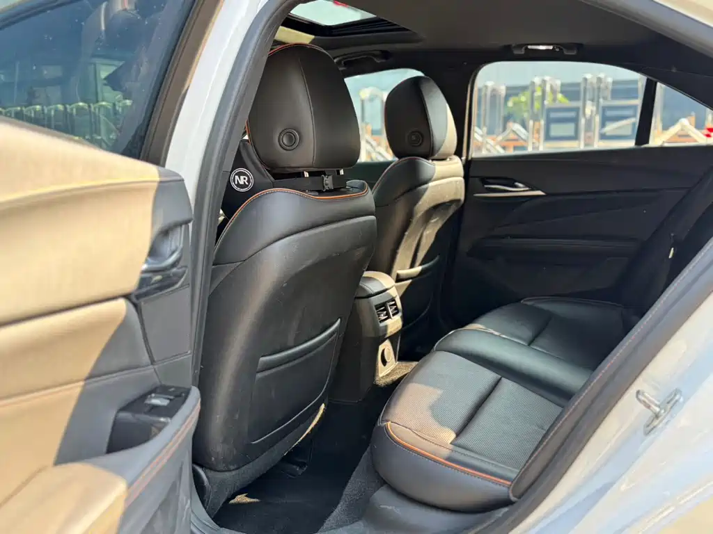 Cadillac CT4 — фото 7