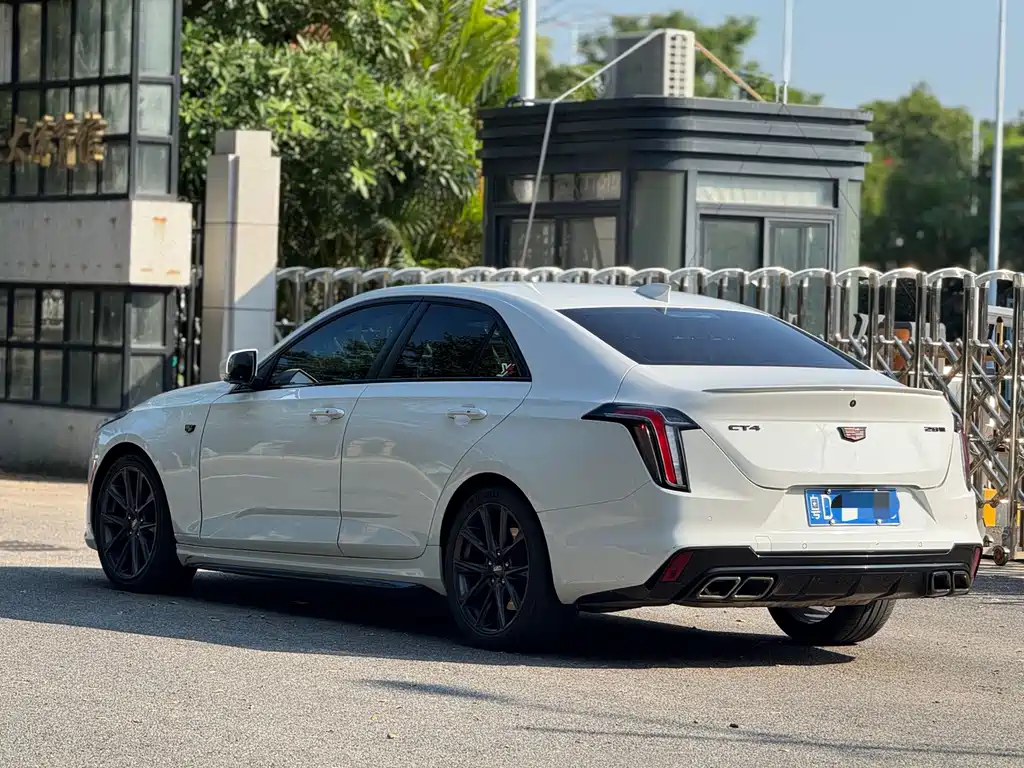 Cadillac CT4 — фото 9