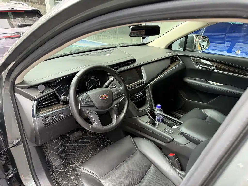 Cadillac XT5 — фото 11