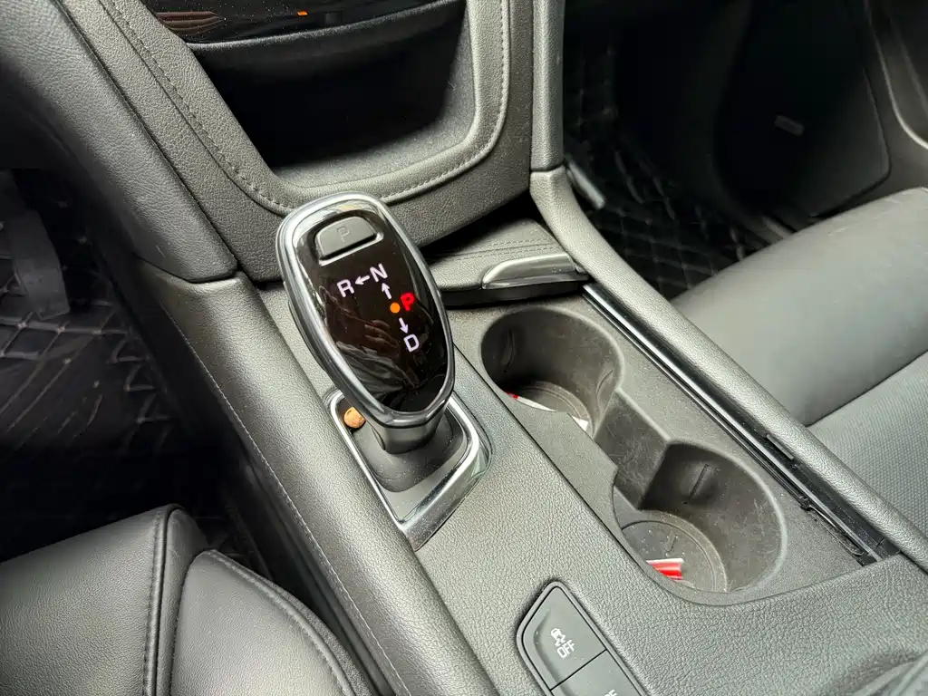 Cadillac XT5 — фото 14