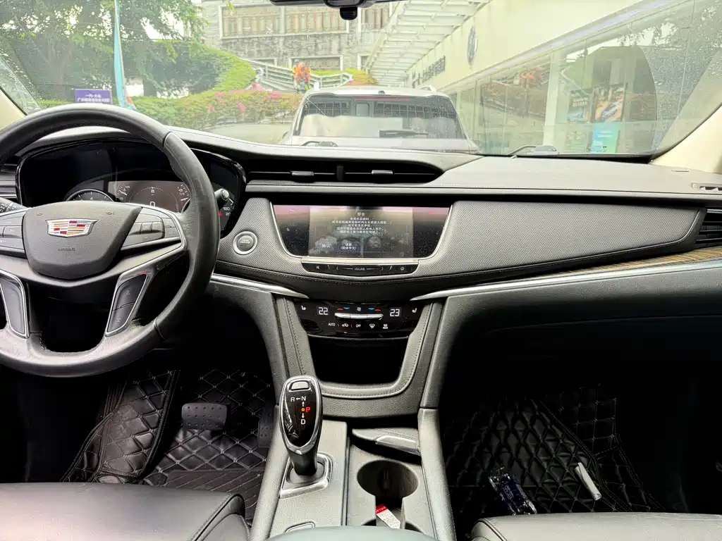 Cadillac XT5 — фото 15