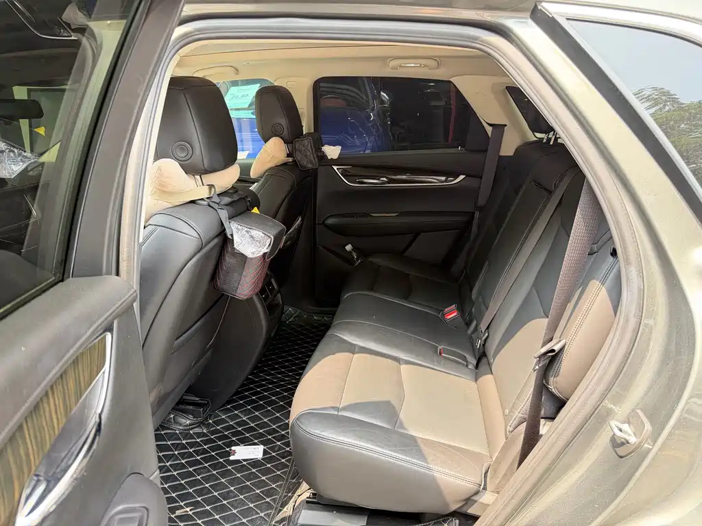 Cadillac XT5 — фото 8