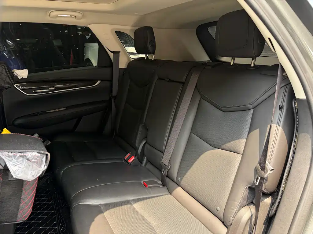Cadillac XT5 — фото 10
