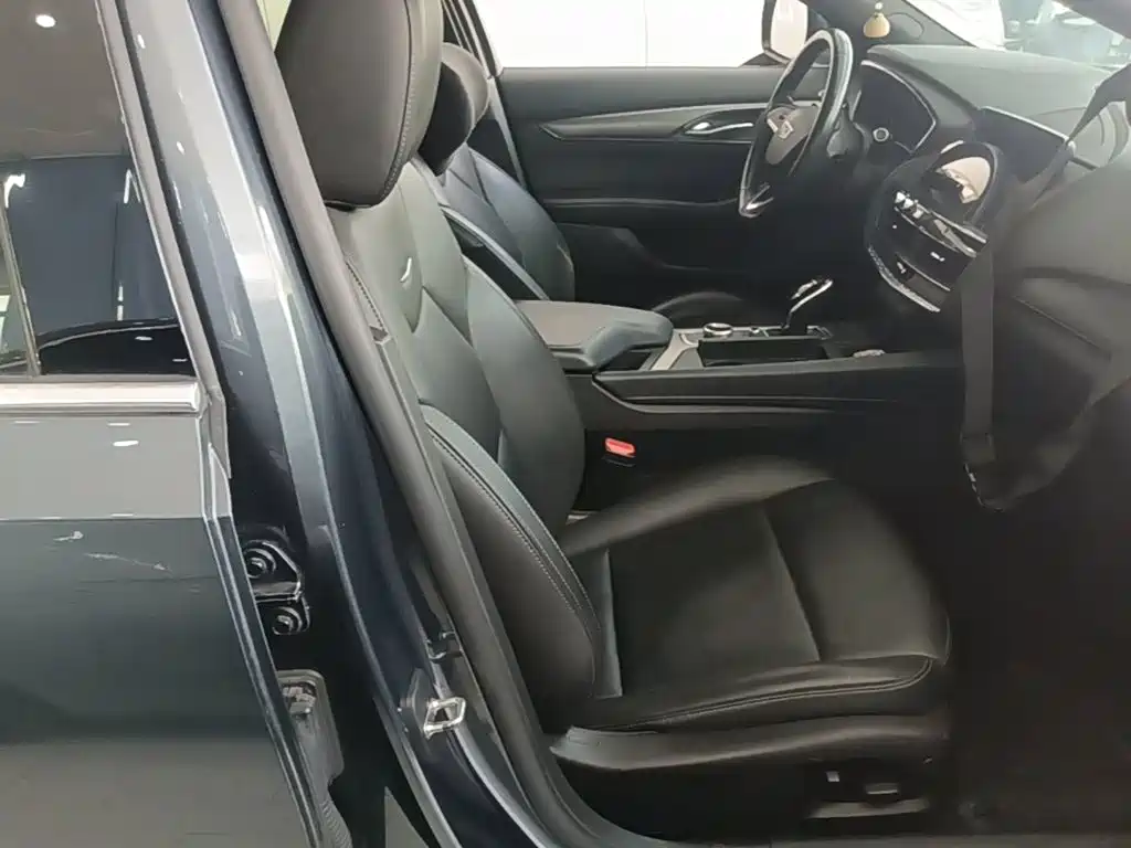Cadillac CT5 — фото 25