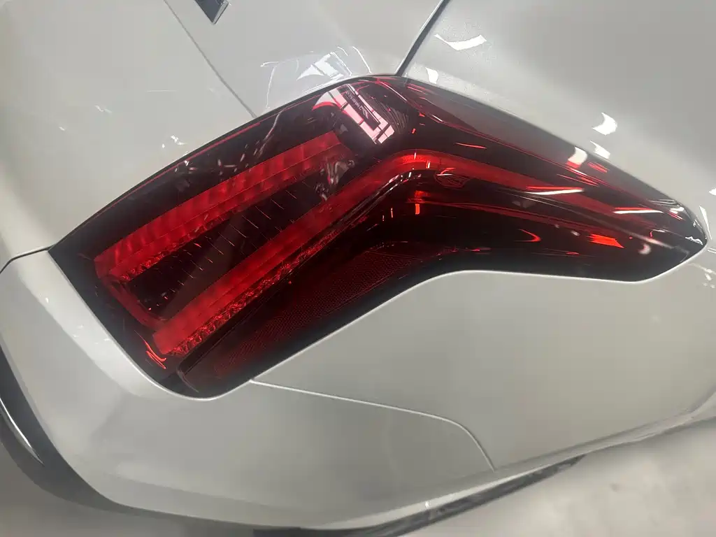 Cadillac XT5 — фото 10
