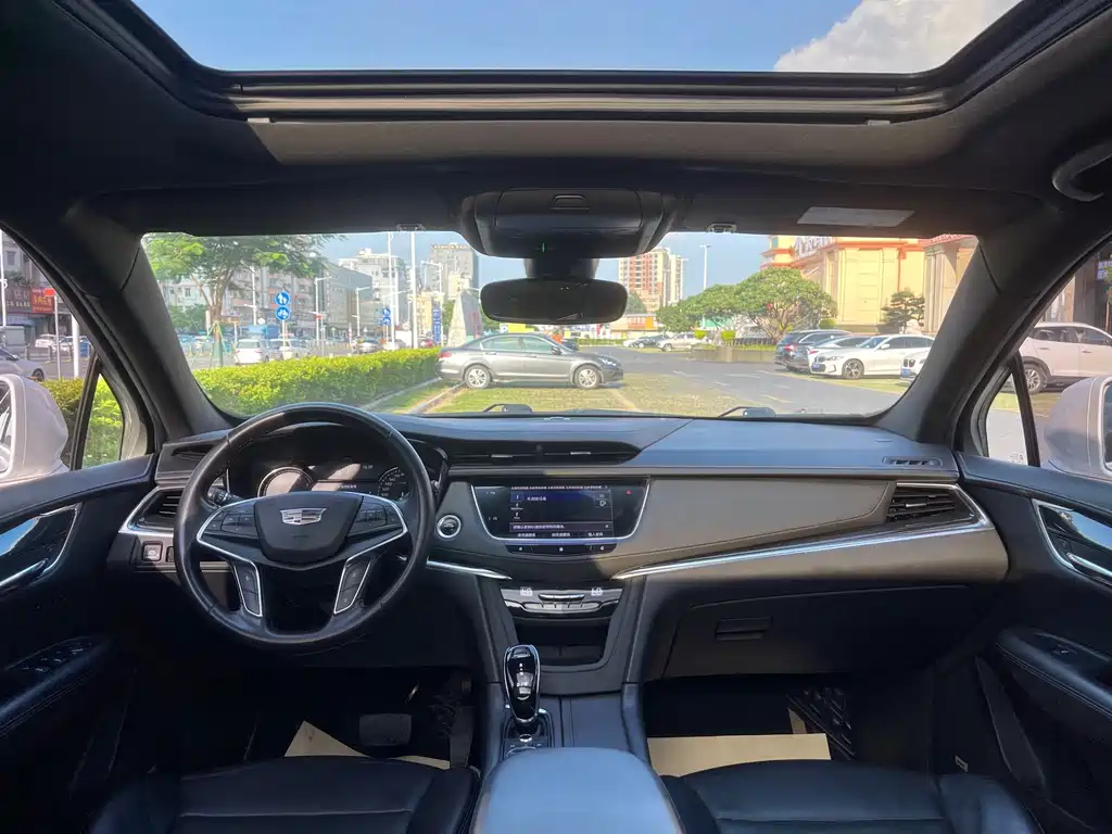 Cadillac XT5 — фото 14