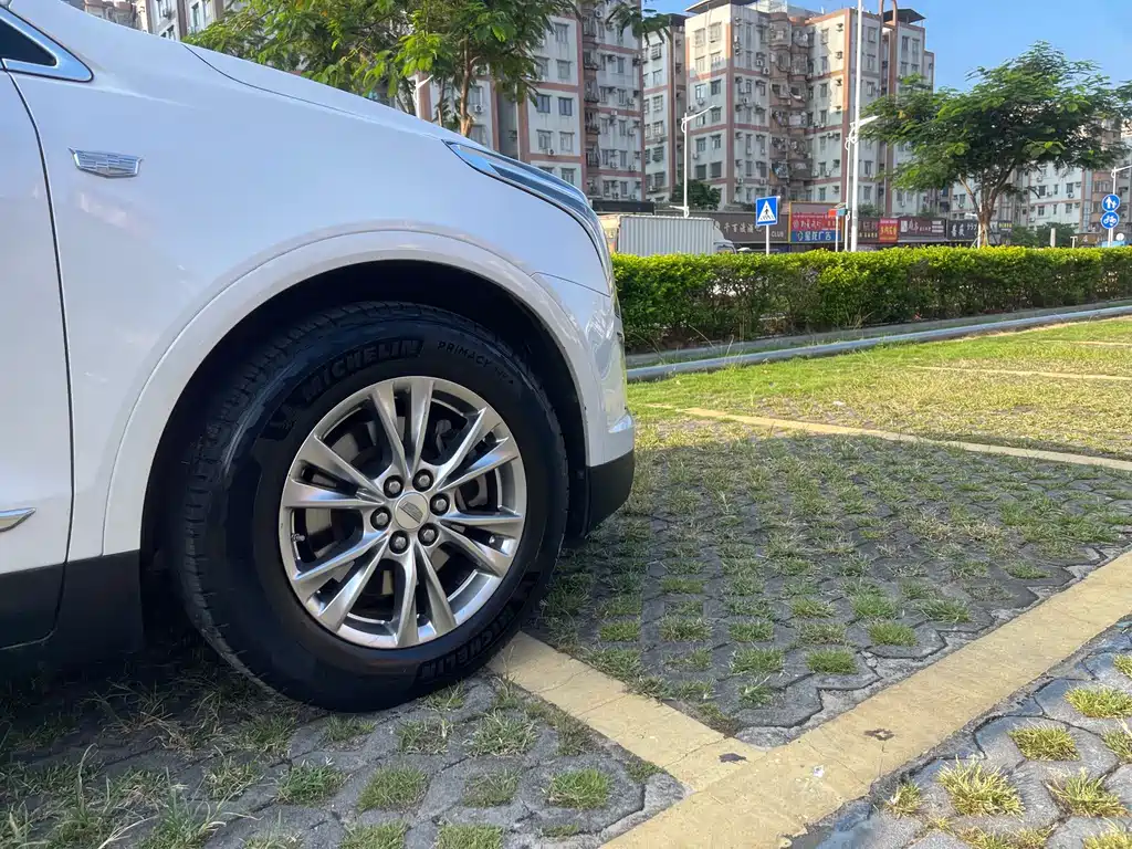 Cadillac XT5 — фото 17