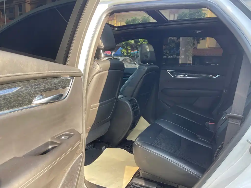 Cadillac XT5 — фото 8
