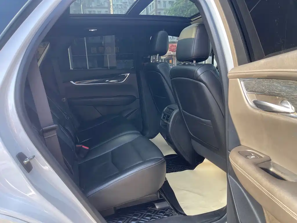 Cadillac XT5 — фото 9