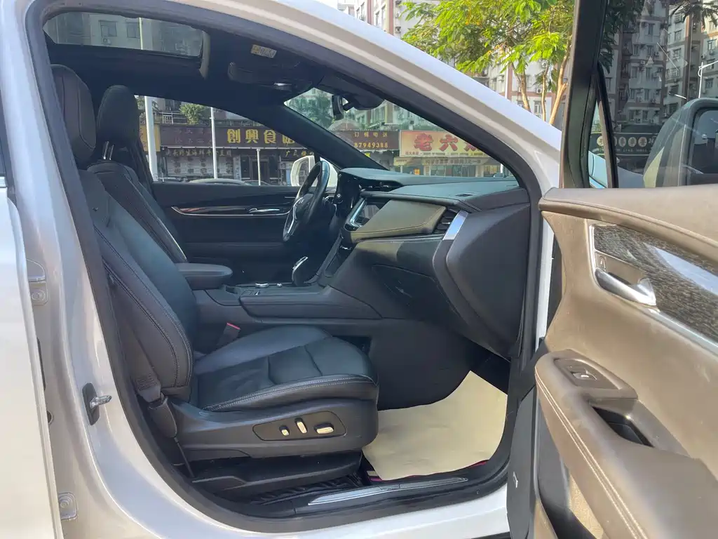 Cadillac XT5 — фото 10