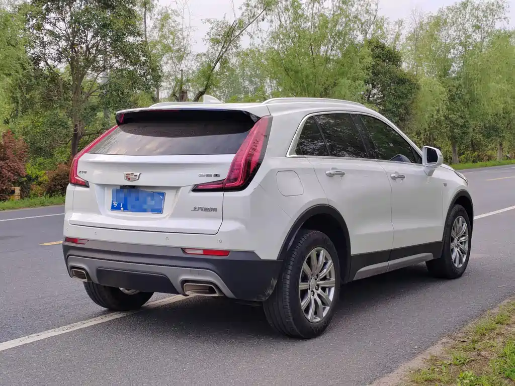 Cadillac XT4 — фото 8
