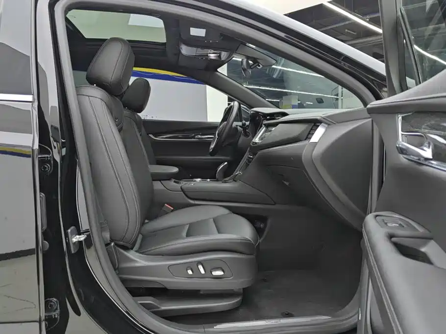 Cadillac XT5 — фото 8