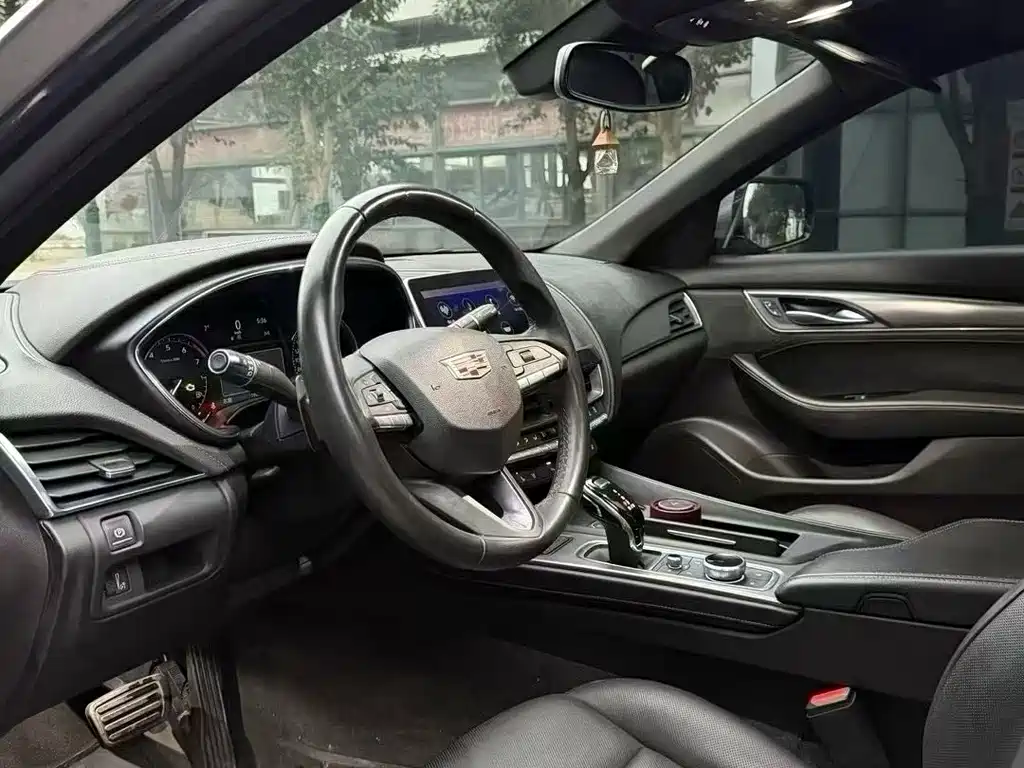 Cadillac CT5 — фото 4