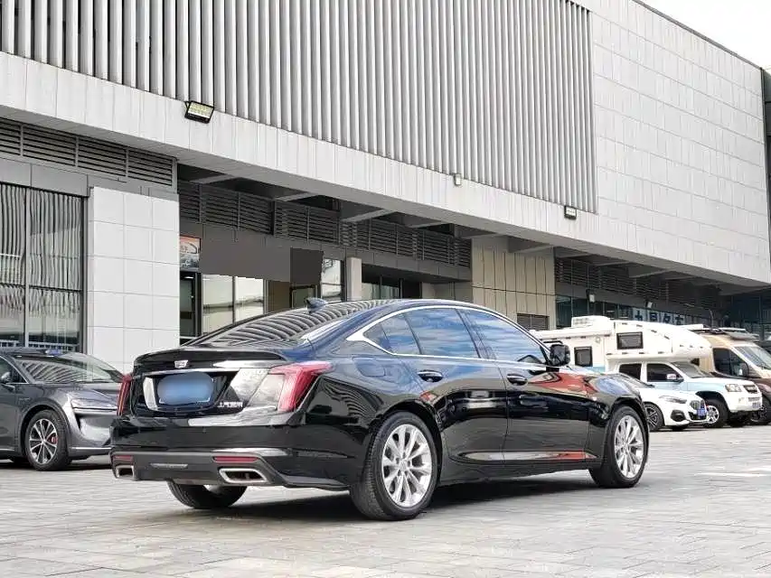 Cadillac CT5 — фото 8