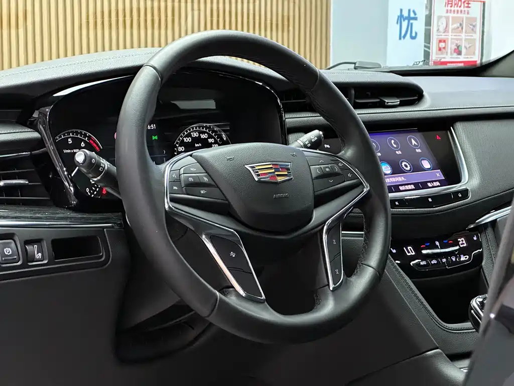 Cadillac XT5 — фото 9