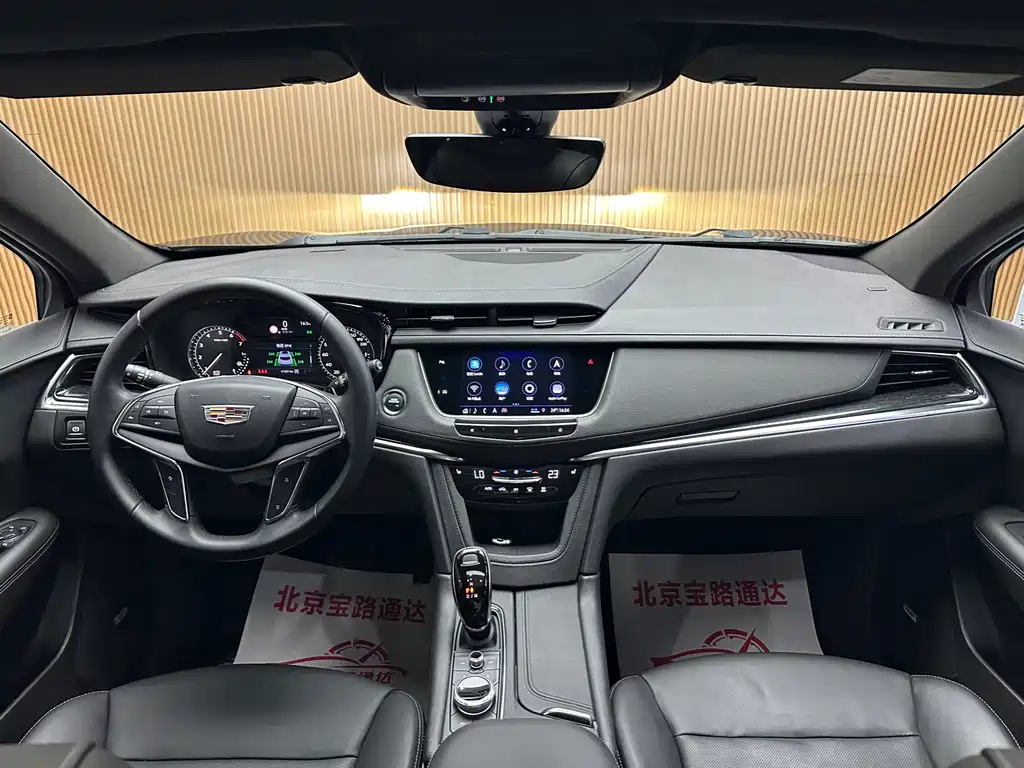 Cadillac XT5 — фото 10