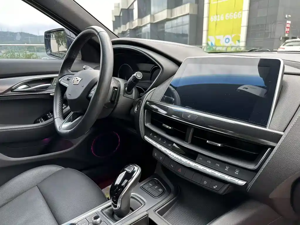 Cadillac CT5 — фото 33