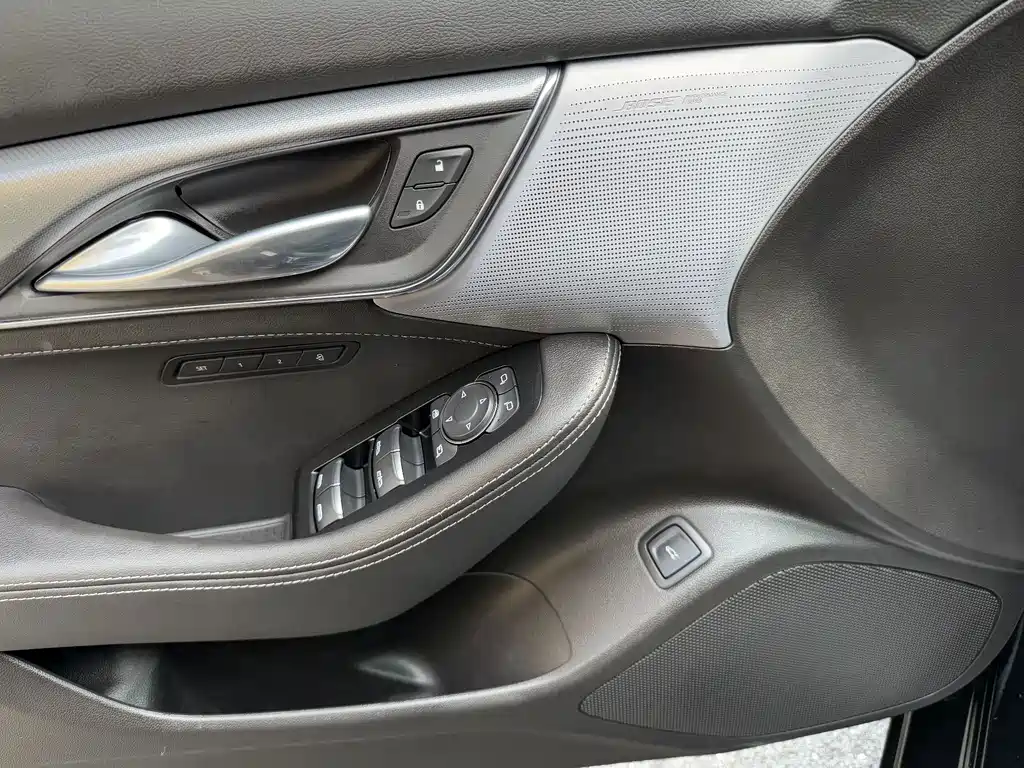 Cadillac CT5 — фото 13