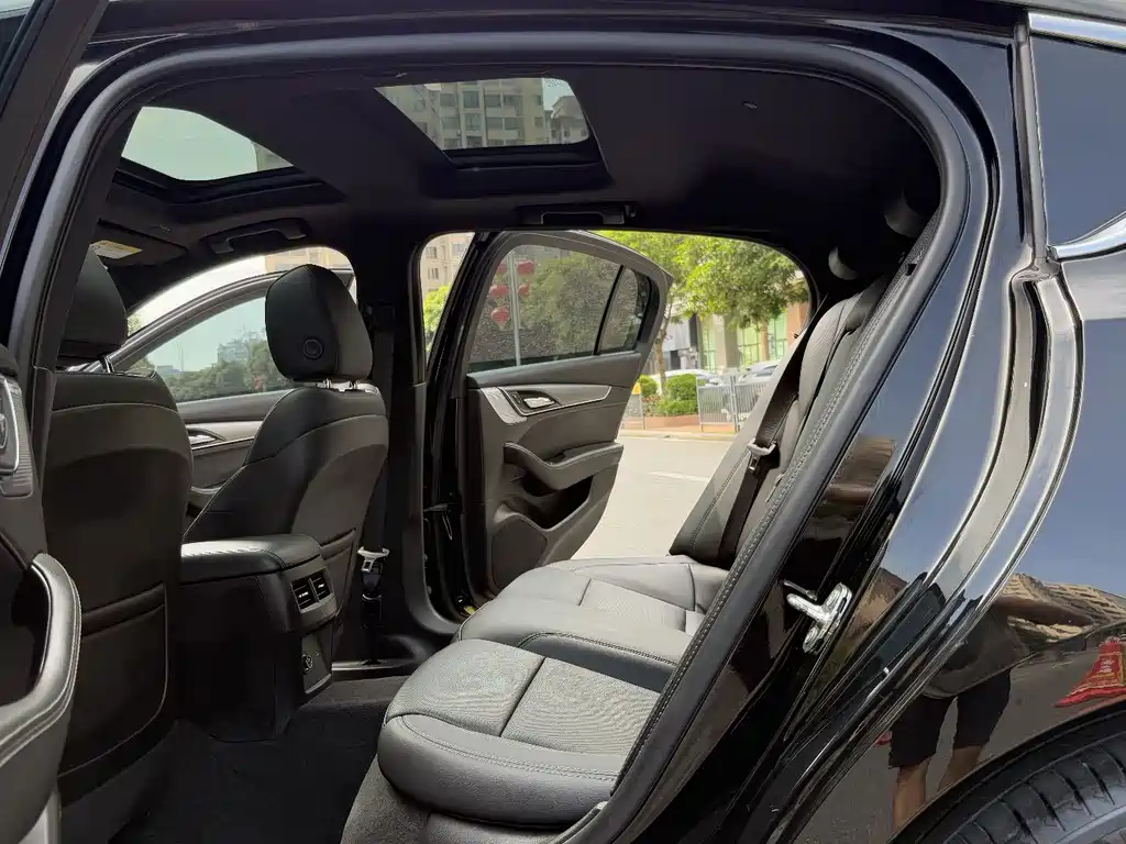 Cadillac CT5 — фото 18