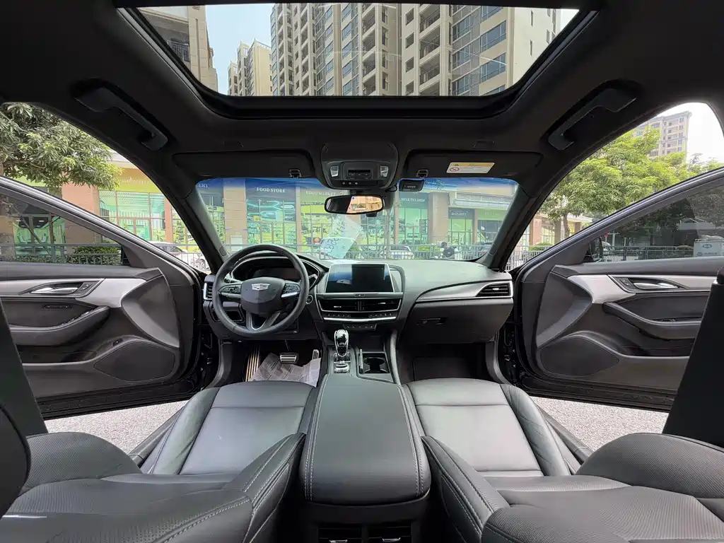 Cadillac CT5 — фото 26