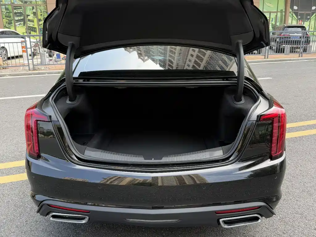 Cadillac CT5 — фото 27