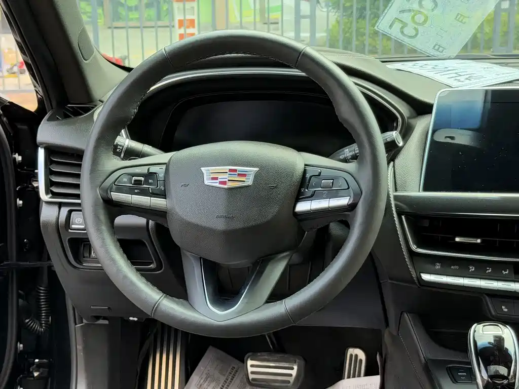 Cadillac CT5 — фото 30