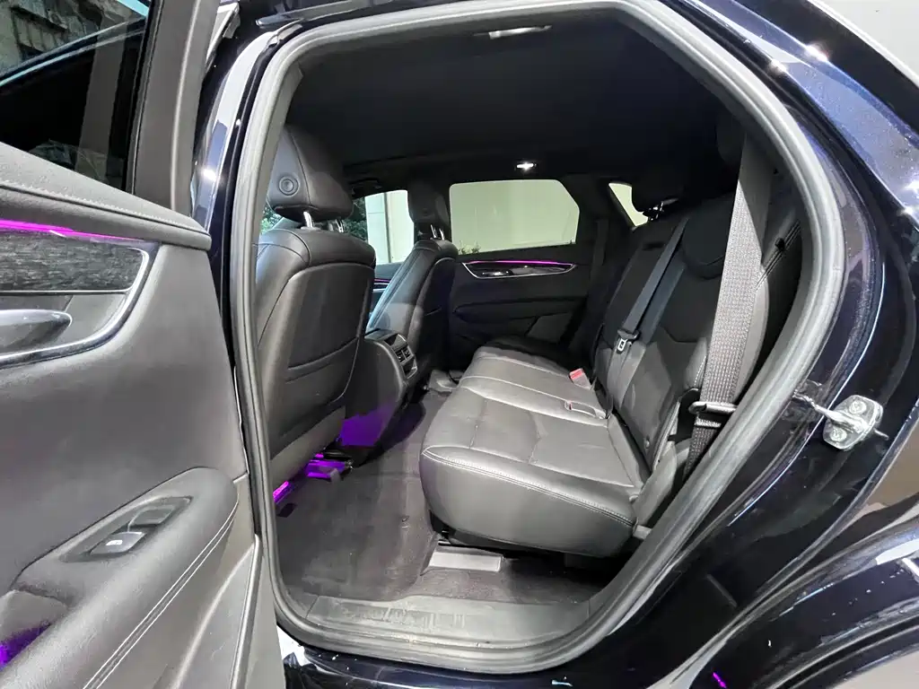 Cadillac XT5 — фото 11