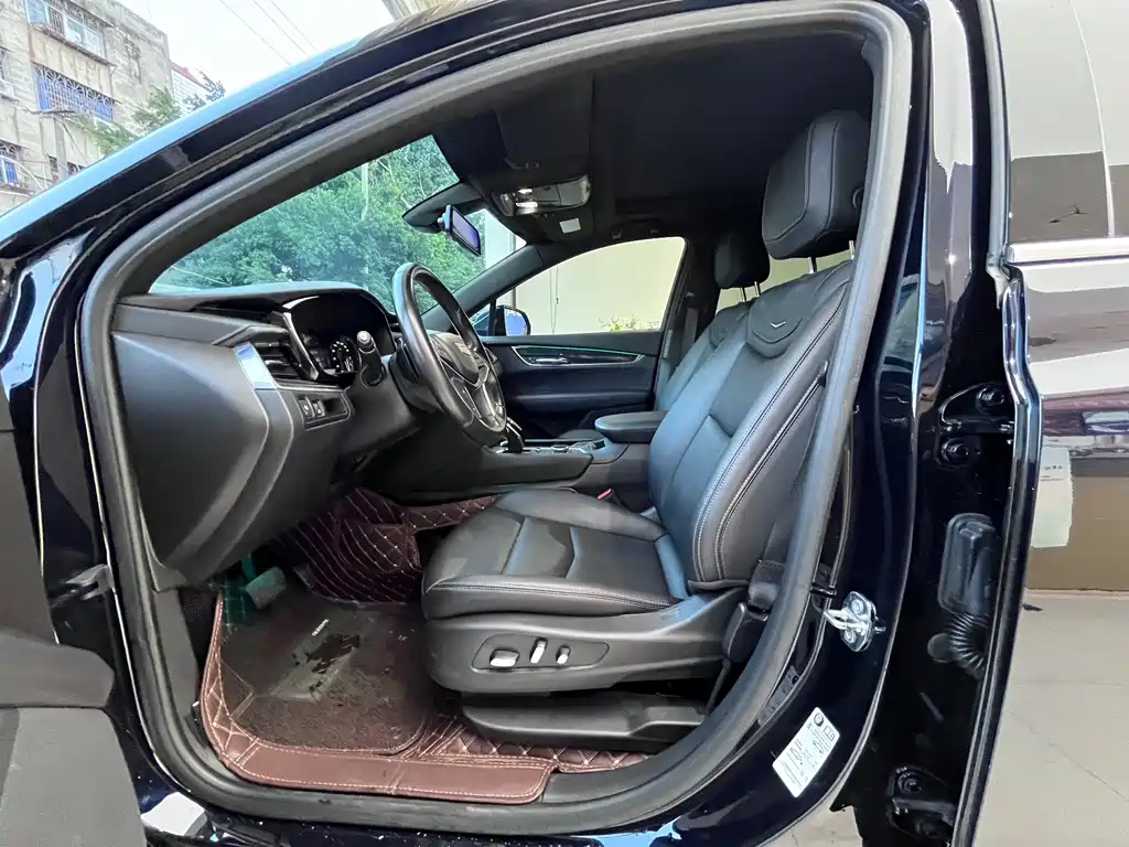 Cadillac XT5 — фото 10
