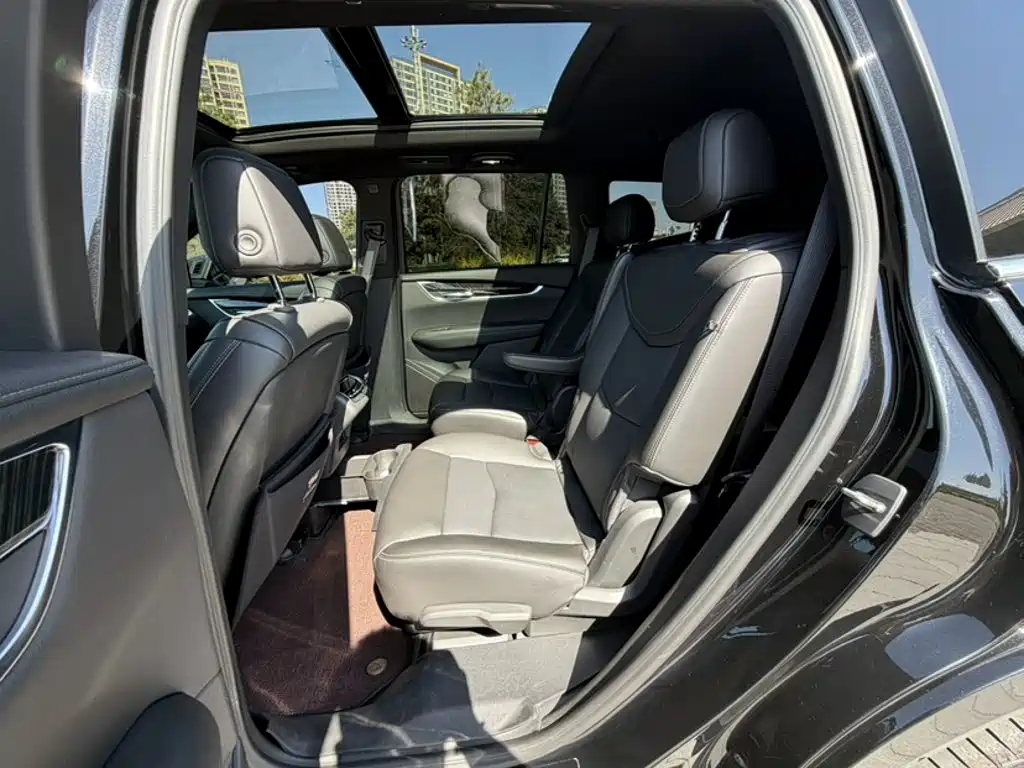 Cadillac XT6 — фото 14