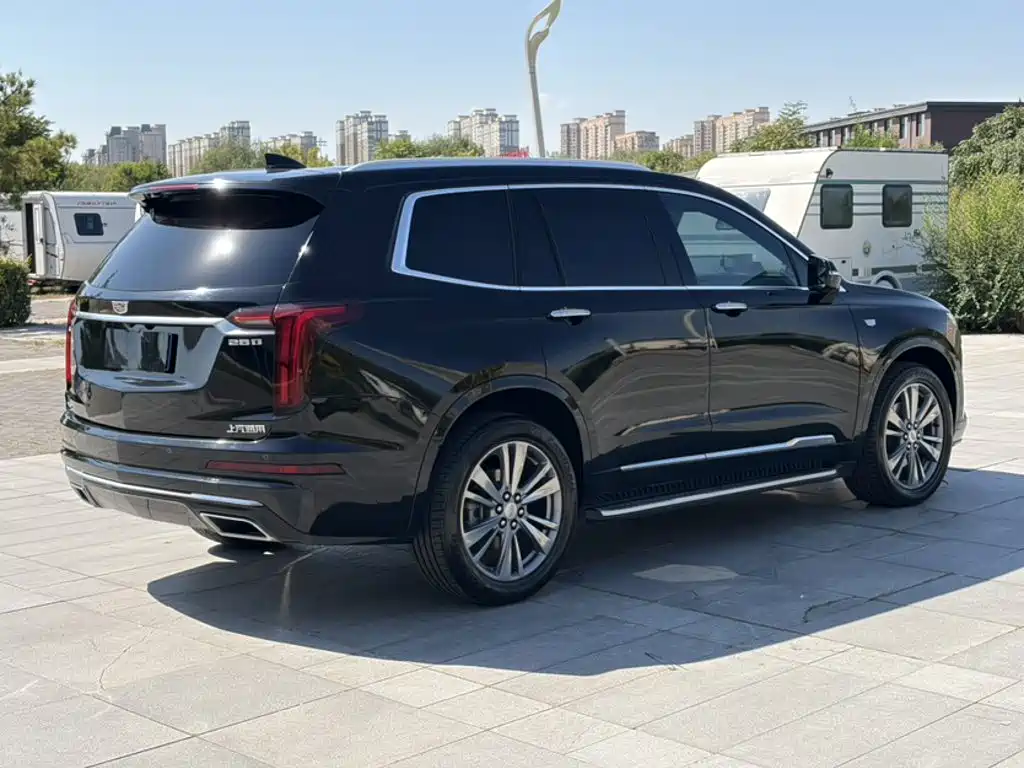 Cadillac XT6 — фото 10