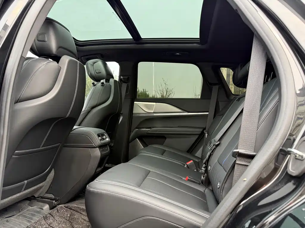 Cadillac XT5 — фото 7