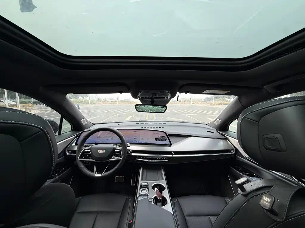 Cadillac XT5 — фото 8