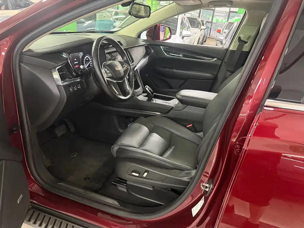 Cadillac XT5 — фото 13