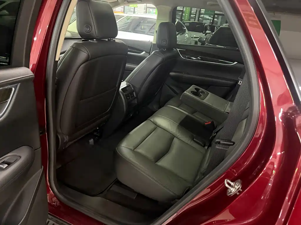 Cadillac XT5 — фото 8