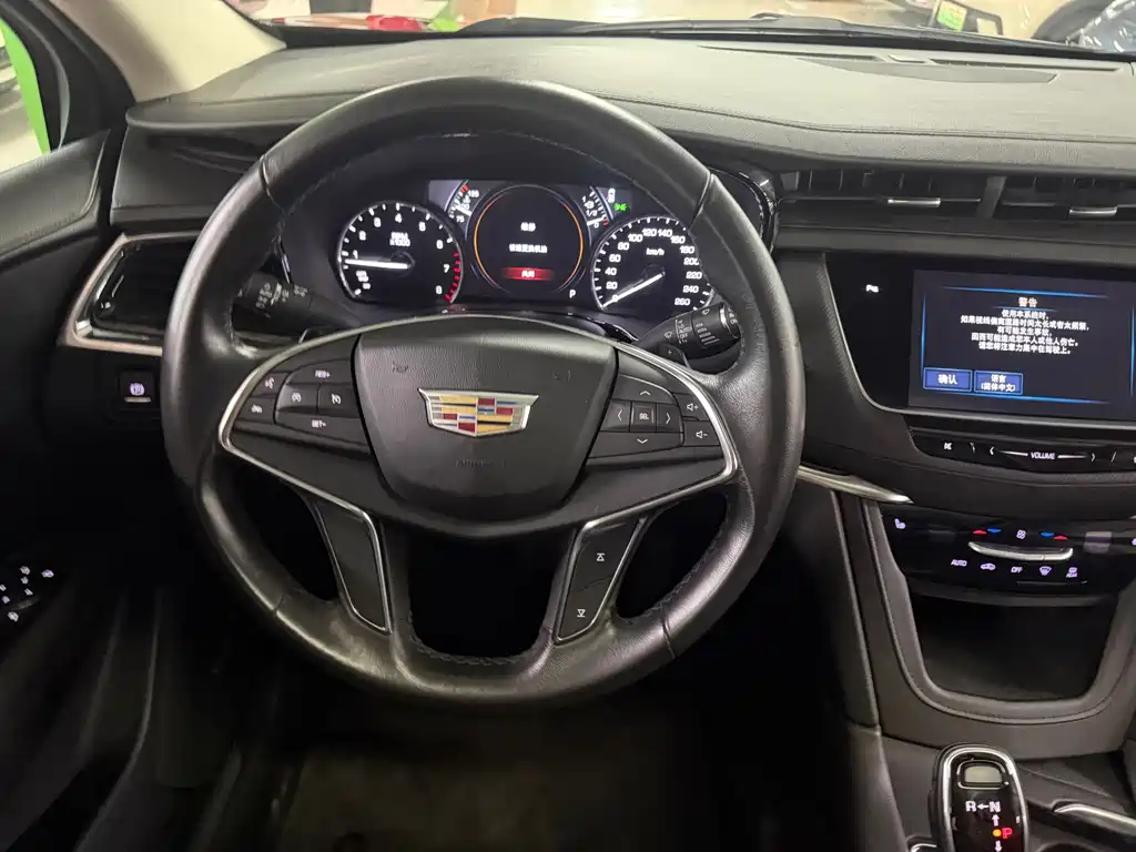 Cadillac XT5 — фото 10