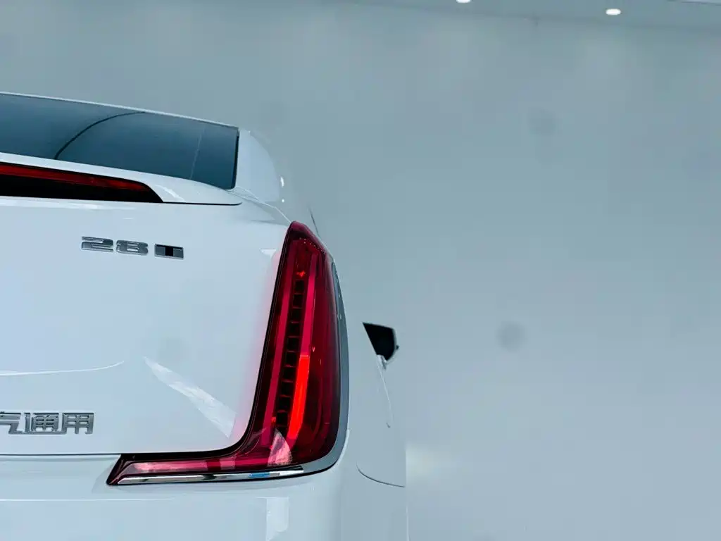 Cadillac XTS — фото 11