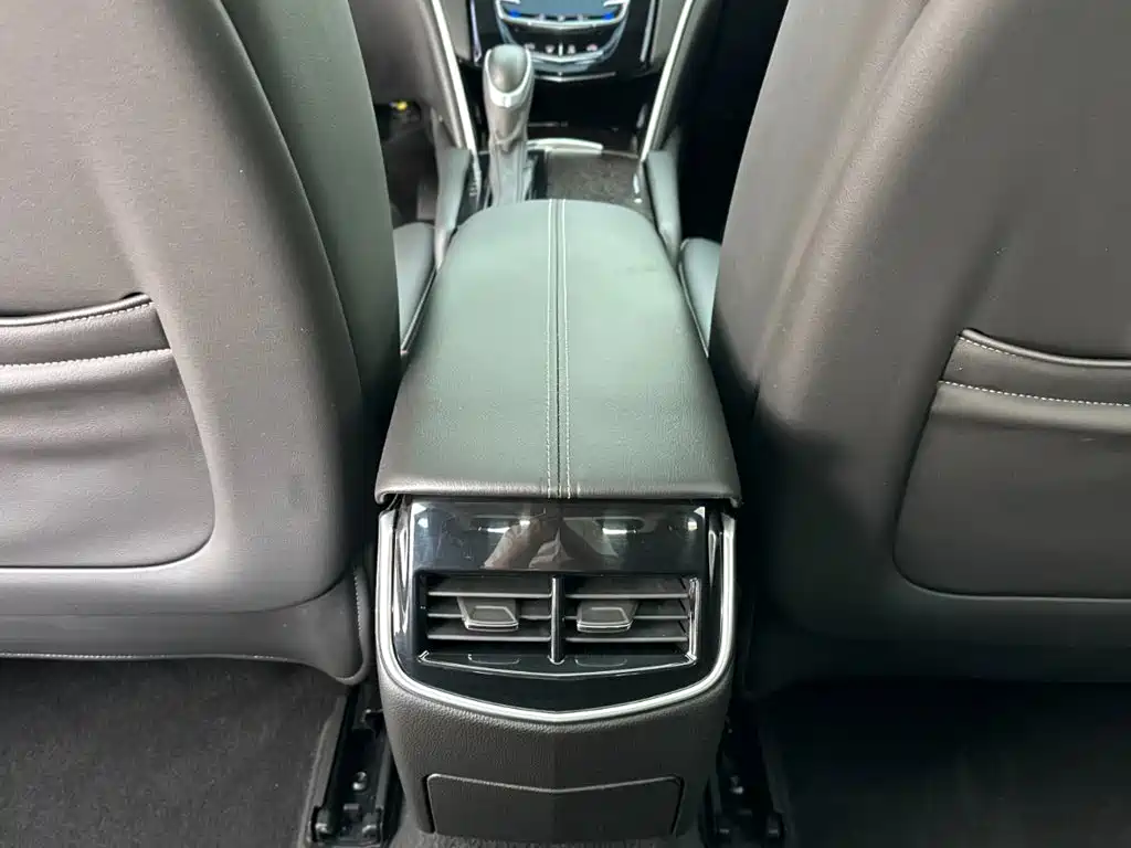 Cadillac XTS — фото 20