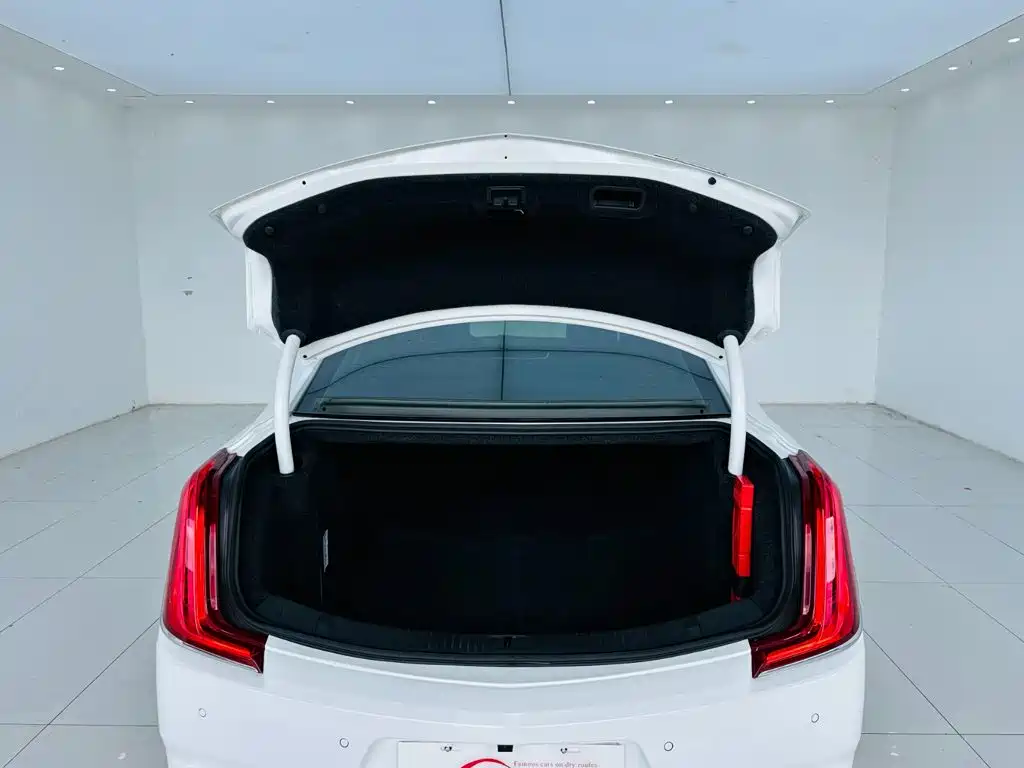 Cadillac XTS — фото 25