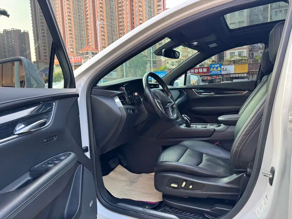 Cadillac XT5 — фото 8